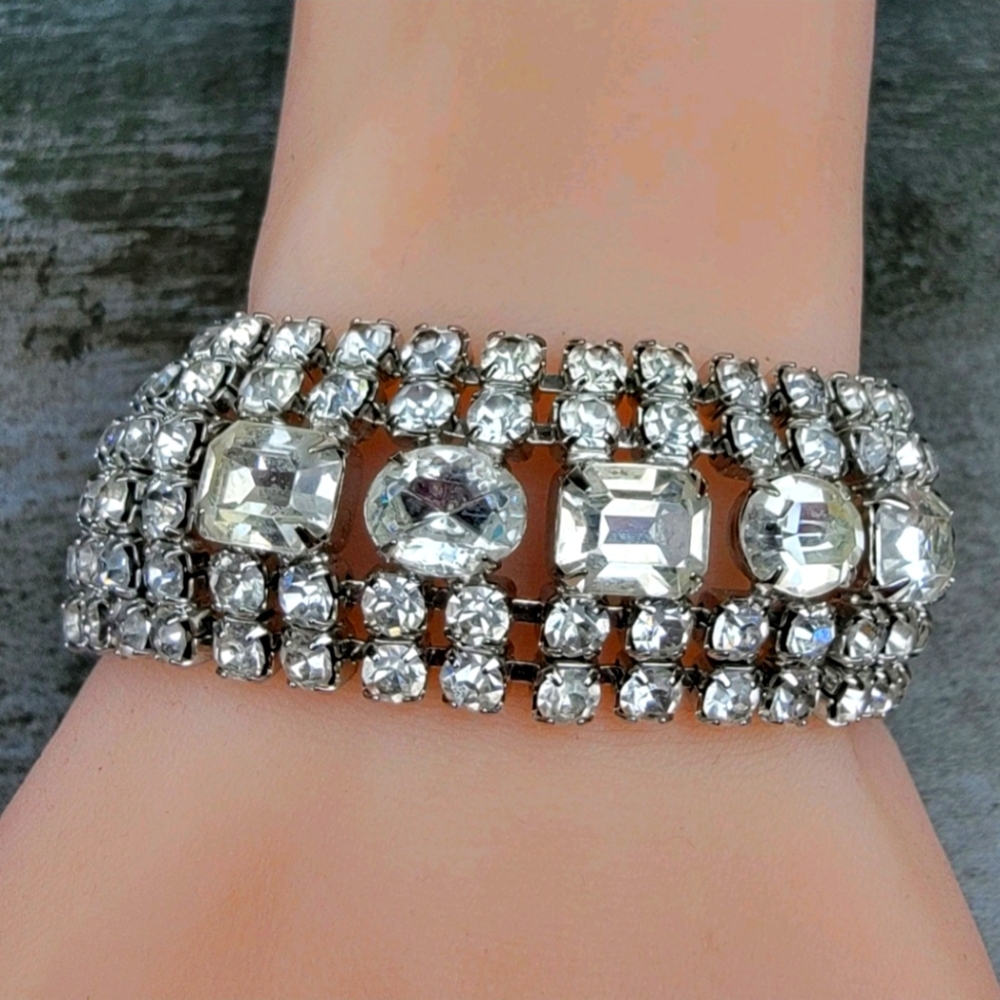 Vintage Weiss Silvertone Diamante Crystal Bracelet 7" Safety Chain Stunning